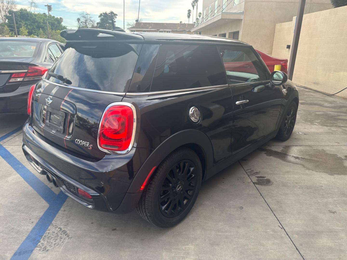 2016 Black /Black Mini Cooper (WMWXP7C56G2) with an 2.0 Turbo engine, Automatic transmission, located at 30 S. Berkeley Avenue, Pasadena, CA, 91107, (626) 248-7567, 34.145447, -118.109398 - Navigation! Moon-roof! Leather! Low Miles! - Photo#4